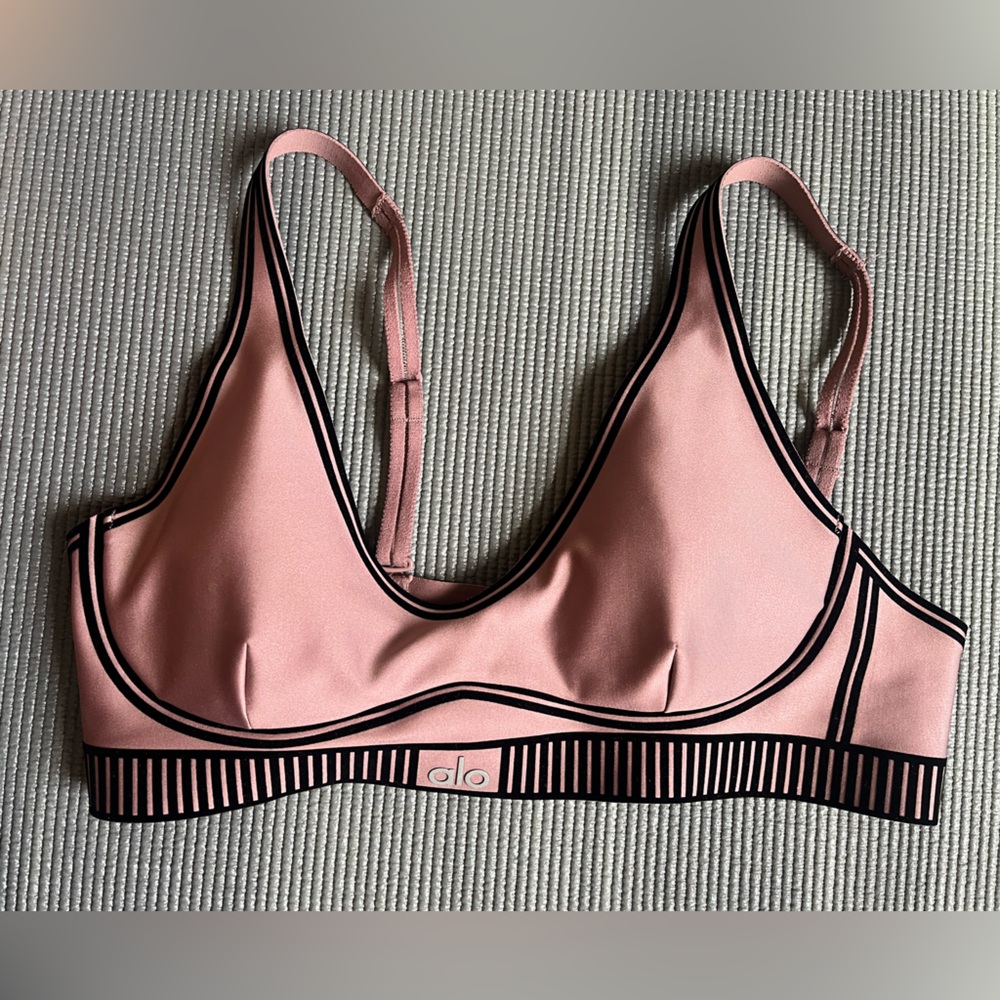 ALO Yoga - Airlift Bra